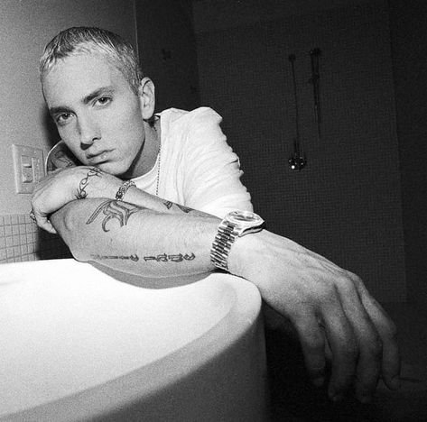 Eminem Photoshoot, The Slim Shady, Eminem Wallpapers, Eminem Photos, Eminem Rap, Eminem Slim Shady, The Real Slim Shady, 90s Hiphop, Marshall Mathers