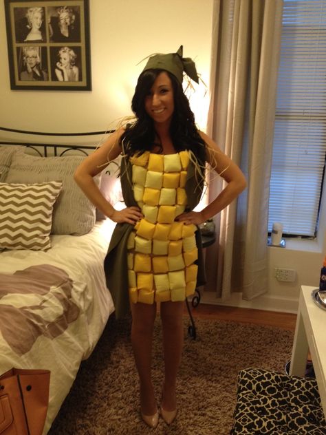 Corn on the Cob halloween costume. Funny Halloween Costume Idea, DIY Halloween Costumes Corn Wedding, Corn Crafts, Corn Costume, Halloween Costumes Women Creative, College Halloween Costumes, Creative Halloween Costumes Diy, Fish Party, Halloween Costume Funny, Funny Halloween Costume