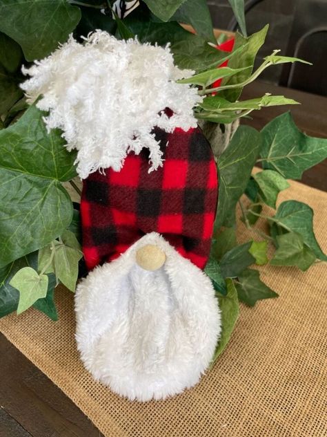 Calling all you gnome lovers!!Here is a cute way to make your own adorable gnome friend for only $2. This fun holiday DIY is kid friendly too and would make a great activity for all ages. Here is a picture of everything you need:Slipper (I got these at the Dollar Tree. I love buffalo plaid)1” wood bead4 inch board or piece of cardboardYarnscissorshot glue First step:Take your slipper and fold the heel over. If you are a visual learner, I also made a YouTube video showing how to mak… Aesthetic Craft Room, Room Organization Hacks, Aesthetic Craft, 15 Aesthetic, Gnome Diy, Gnomes Diy, Dollar Store Christmas, Gnomes Crafts, Christmas Swags