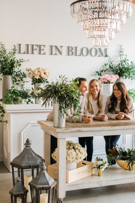 Life In Bloom Floral Studio - Fulton Market Office At Home Flower Shop, Flower Shop Marketing, Flower Wall Retail Store, Floral Retail Display, Florist Office, Florist Studio Workspace, Florist Shop Ideas, Flower Farm Workspace, Florist Shop Interior Window Displays