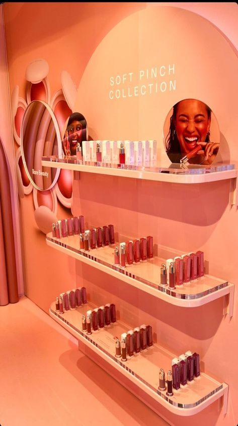 Makeup Retail Display, Cosmetics Shop Design Store Interiors, Cosmetic Display Design, Makeup Store Interior, Makeup Store Design, Makeup Display Ideas, Vice Cosmetics, Beauty Shop Decor, Makeup Boutique