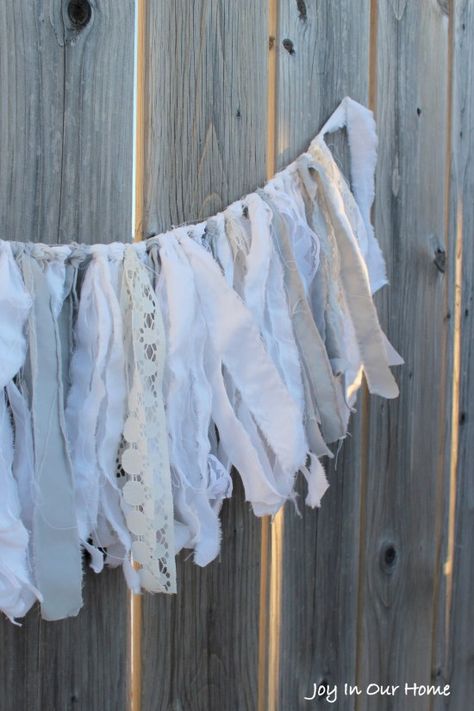 DIY Lace Garland Scrap Garland, Old Ladder Ideas, Rag Curtains, Build A Farmhouse, Apple Garland, Lace Garland, Reuse Crafts, Shabby Chic Hearts, Diy Blanket Ladder