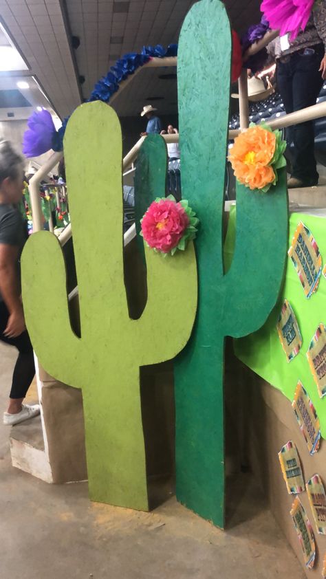 Cactus Theme Party Decoration, Arizona Party Theme, Western Cactus Decor, Diy Cactus Party Decorations, Mexican Diy Decorations, Cactus Decorations Party, Desert Party Decor, Fiesta Diy Decorations, Desert Theme Party Decorations