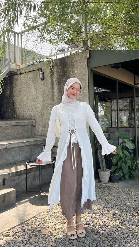 #hijabcantik #dress #hijabstyle #hijabsyari #fashionhijab #Event #outfithijab #hijabfab #styleoftheday #hijabiblogger #Discount #bhfyp Vintage Dresses Hijab, Outfit Bukber Ramadhan Hijab, Korean Dress Hijab, Vintage Outfit Hijab, Dress Korean Style Hijab, Outfit Bali, Outfit Hijab Simple, Lebaran Outfit, Outfit Ideaa