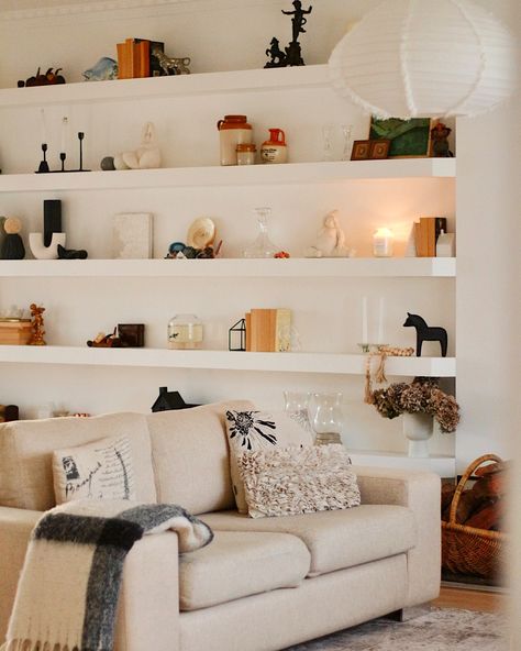 ♥️ When your side view leads into something very special!♥️ I’m so happy I went with the long floating shelves with angular ends! So many people tried to talk me out of them. So many said hang a painting instead or put the couch there. I’m glad I stuck it through. These shelves are the showstopper in the living room and they wow you as soon as you enter! ♥️✨ 🖼️ Do you have shelves in your living room? Xx . . . . #livingroomstyle #homerenos #myhomestory #gooddesign #homeremodel #homeown... Long Floating Shelves Living Room, Floating Shelf Above Couch, Shelves Behind Couch, Shelf Above Couch, Mounted Bookshelves, Sofa Shelf, Long Shelves, Bungalow Living Room, Long Floating Shelves