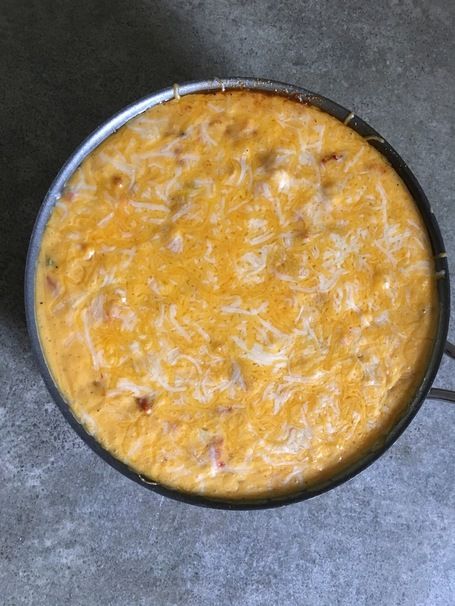 Crawfish Queso Dip, Crawfish Queso, Crawfish Dip, Crawfish Dishes, Doritos Chicken, Crawfish Recipes, Queso Dip Recipes, Sorry Mom, Cajun Dishes