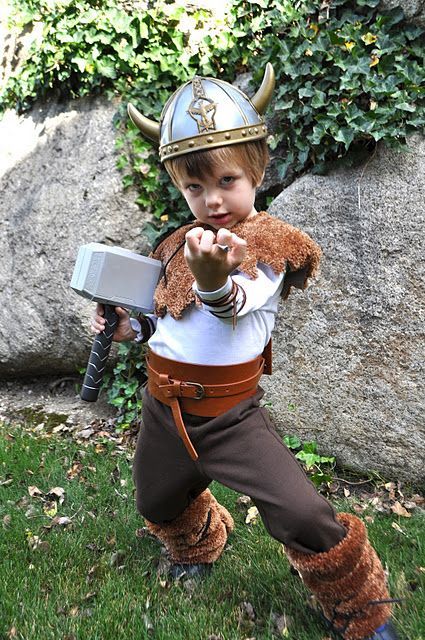 Vikings Costume Diy, Halloween Costumes Kids Homemade, Viking Halloween Costume, Diy Costumes Kids Boys, Vikings Halloween, Creative Halloween Costumes Diy, Halloween Costumes Kids Boys, Costume Viking, Great Halloween Costumes