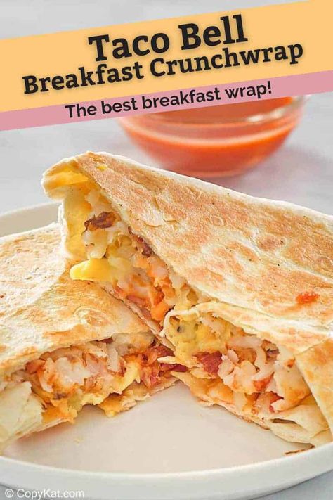 The best ever Taco Bell Breakfast Crunchwrap copycat recipe! Find out how to make a tasty bacon crunch wrap to start your day. It's so easy! #crunchwrap #mexicanfood #fastfood #copycat #copycatrecipe #breakfastrecipe Tacobell Breakfast Crunch Wrap, Taco Bell Breakfast Crunch Wrap Recipe, Taco Bell Copycat Recipes Breakfast, Breakfast Crunchwrap Taco Bells, Breakfast Crunch Wrap Supreme, Taco Bell Breakfast Crunch Wrap Sauce, Taco Bell Breakfast Crunch Wrap, Crunchwrap Copycat, Breakfast Crunchwrap Recipe