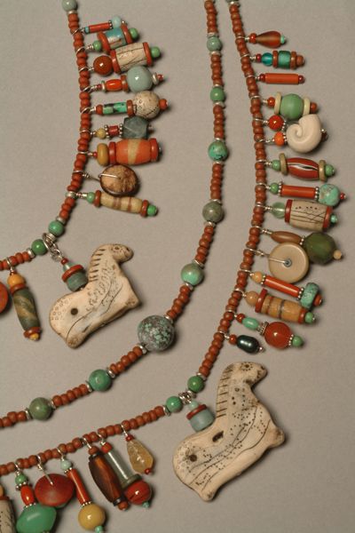 Old Beads and Carved Bone. Cool Handmade Jewelry, Polymer Clay Beaded Necklace, Necklace Polymer Clay, Motifs Perler, Carved Bone, Amulet Necklace, Ethnic Necklaces, Faux Finish, Ancient Jewelry