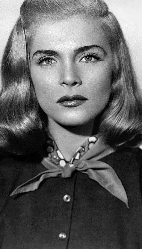 Lizbeth Scott, Lizabeth Scott, Hollywood Golden Era, Made Me Smile, 1940s Hairstyles, Ann Margret, Lauren Bacall, American Icons, Hollywood Legends