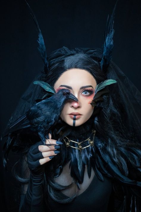 Bird Face Makeup, Crow Halloween Costume, Larp Makeup, Crow Makeup, Raven Makeup, The Raven Queen, Critical Role Cosplay, Raven Costume, Bird Makeup