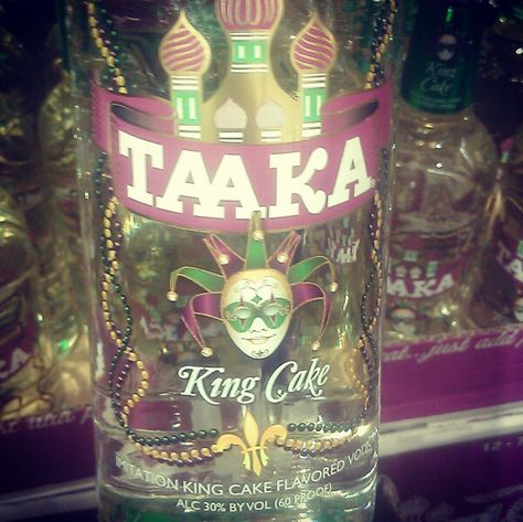 We spotted Taaka's king cake-flavored vodka during our first trip to Rouses. Only in NOLA. But what do you do with the liquor? Ideas via @RousesMarkets on Twitter: You can use in place of regular v... Cake Vodka Drinks, Cake Vodka Recipes, Liquor Ideas, Mardi Gras Drinks, King Cake Bites, Kings Cake Cupcakes, New Orleans King Cake, Cake Vodka, King Cake Recipe