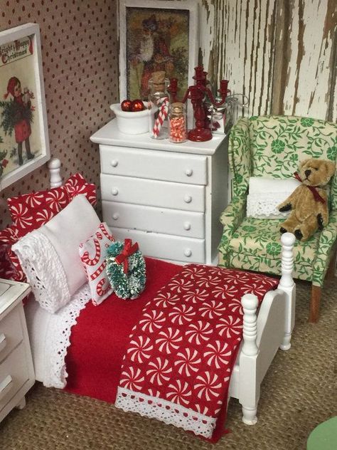 Christmas Dollhouse, Miniature Candy, Christmas Diorama, New Mattress, Red Blanket, Dollhouse Bedroom, House Crafts, Dollhouse Christmas, Mini Doll House