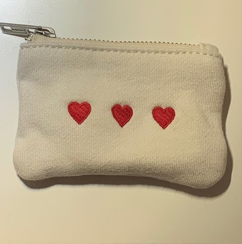 Heart Purse Aesthetic, Coin Purse Brandy Melville, Cute Affordable Heart-shaped Bag, Cute Heart Makeup Bag, Heart Coin Purse, Heart-shaped Shoulder Bag With Zipper Closure, Heart Coin, Brandy Melville, Brandy