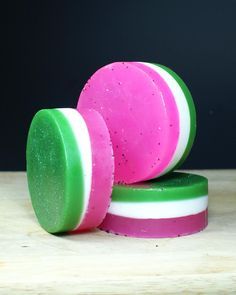 This easy watermelon soap recipe is perfect for summer and incorporates not only a fun watermelon, but also shimmering cosmetic glitter! Watermelon Treats, Watermelon Soap, Summer Party Favors, Soap Inspiration, Spa Basket, Cold Process Soap Recipes, Soap Colorants, Bath Recipes, Green Soap