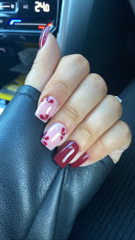 Burgundy nails with flower design Burgundy Nails With Flowers, Square Burgundy Nails, Burgundy Nails With Flower Design, Burgundy Nails Flowers, Short Square Burgundy Nails, Burgundy Flower Nails, Red Flowers Nails Design, Burgundy Floral Nails, Burgundy Flower Nails Acrylic