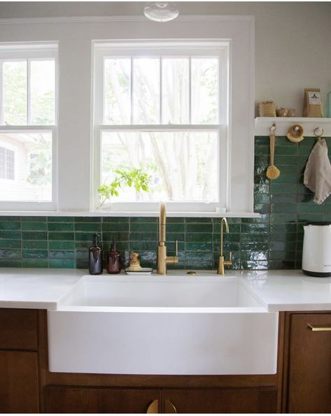 Kitchen Dark And Light Cabinets, Emerald Tile Backsplash, Emerald Kitchen Backsplash, Dark Green Tile Kitchen, Emerald Green Tile Kitchen, Emerald Green Kitchen Backsplash, Dark Green Kitchen Tiles, Dark Green Backsplash Kitchen, Dark Green Tiles Kitchen