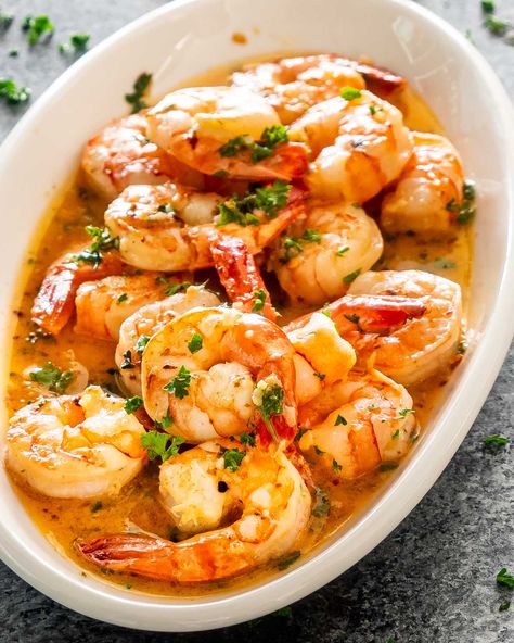 This succulent Garlic Butter Shrimp is perfect as an appetizer or as a full meal! It's also quick and easy to make and ready in 20 minutes. #shrimp #recipe #garlicbuttershrimp Garlic Butter Sauteed Shrimp, Prawn Garlic Butter, Collosal Shrimp Recipes, Recipes For Cooked Shrimp, Jumbo Prawns Recipes, Butter Prawn Recipe, Large Shrimp Recipes, Food With Shrimp, Shrimp Food Recipes