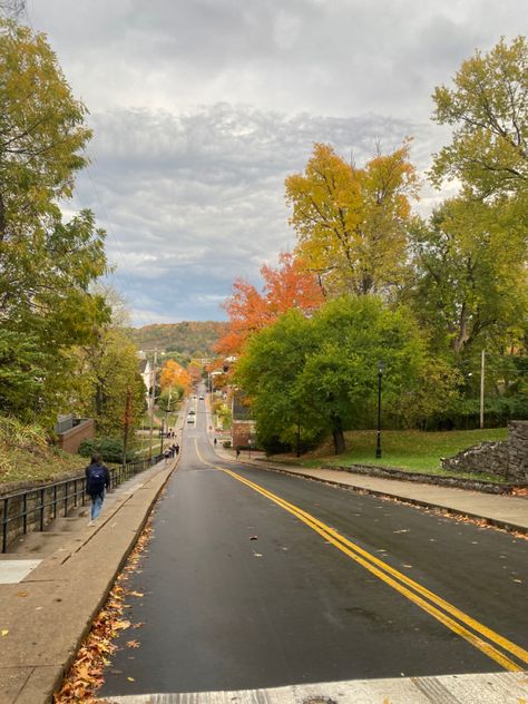 Ohio university in autumn Ohio University Aesthetic, Ohio Aesthetic, Cedarville University, University Aesthetic, Ohio University, University Life, World Cities, College Life, Athens