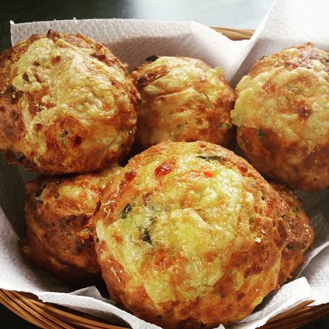 Cheddar Muffins, Cheese Muffin, Savory Muffins, Muffin Bread, Cheese Muffins, Breakfast Pastries, Pan Recipes, Quick Bread Recipes, Breakfast Muffins