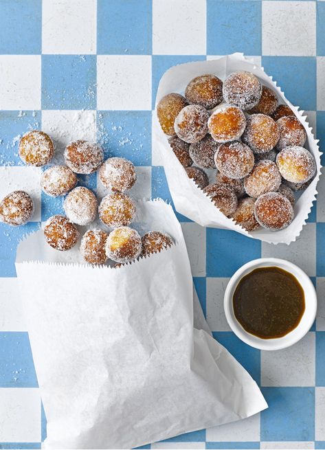 Donut Bites, Chocolate Donut Holes Recipe, Boozy Donut Recipe, Hot Jam Doughnut, Basic Donut Recipe, S’mores Doughnut, Pudding Filled Doughnut, Doughnut Recipe Easy, Doughnut Holes