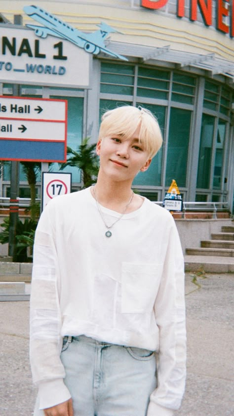 Seventeen Seungkwan Photoshoot, Seungkwan Full Body Pic, Boo Seungkwan Cute, Seungkwan Blonde, Seventeen Seungkwan Wallpaper, Boo Seungkwan Wallpaper, Seventeen Boo Seungkwan, Seungkwan Wallpaper, Svt Seungkwan