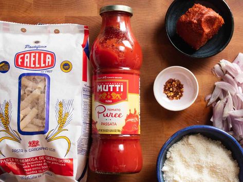 All About Tomato Passata, Italy's Puréed Pantry Essential Quick Pizza Sauce, Tomato Passata, Serious Eats Recipes, Braised Brisket, Famous Food, Fresh Tomato Sauce, Tomato Puree, Tomato Season, Tomato Pasta Sauce