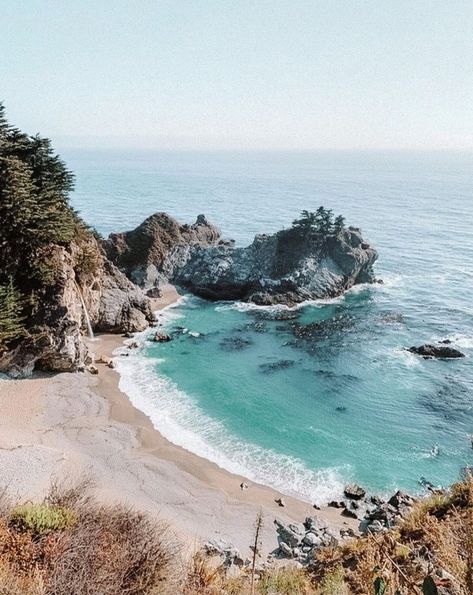 15 OF THE MOST BEAUTIFUL PLACES IN NORTHERN CALIFORNIA North California, Most Beautiful Places In California, North Coast California, Northern California Aesthetic, Northern California Coast, Northern California National Parks Road Trip, Northern California Hikes, Cypress Tree Tunnel, Northern California Beaches