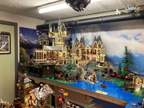 Hogwarts Lego Display, Lego Hogwarts Castle Display, Lego Harry Potter Display, Harry Potter Lego Display Ideas, Lego City Display, Lego Displays, Lego Harry Potter Moc, Harry Potter Display, Lego Display Ideas