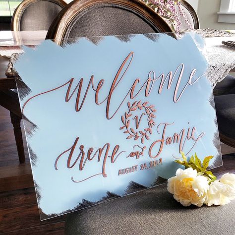 Acrylic Wedding Welcome Sign with Leafy Monogram – Mulberry Market Designs #acrylicweddingsigns #acrylicsigns #acrylicwelcomesigns #modernweddingsigns #modernweddingdecor #weddingsigns #dustyblueweddings #rosegoldweddings Glass Wedding Sign, Wedding Sign Acrylic, Acrylic Wedding Welcome Sign, Acrylic Welcome Sign, Gold Wedding Signs, Acrylic Wedding Sign, Monogram Painting, Idee Cricut, Modern Wedding Decor