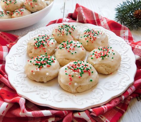 Italian Ribbon Cookies Recipe, Meatball Cookies, Italian Christmas Cookie Recipes, Vegan Christmas Cookies, Italian Meatball, Italian Christmas Cookies, Vegan Christmas Recipes, Vegan Italian, Parchment Paper Baking