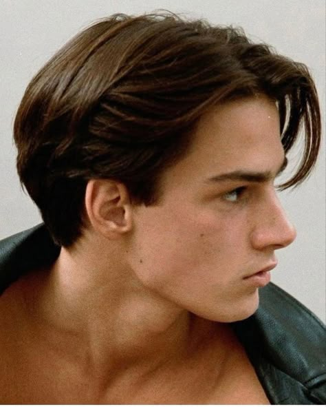 90s Haircut Men, Haircuts Male, Growing Hair Men, Middle Part Haircut, 90s Hairstyles Men, Mens Haircuts Straight Hair, Middle Part Hairstyles, Straight Hair Cuts, Mens Hairstyles Thick Hair