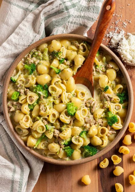 Ground Turkey Pasta with Broccoli Ground Turkey Pasta Recipes, Turkey Broccoli, Teriyaki Turkey, Ground Turkey Pasta, Pasta With Broccoli, Quick Pasta Dishes, Turkey Pasta, Broccoli Recipe, Broccoli Pasta