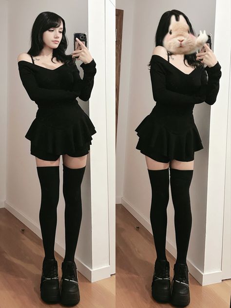 Goth J Fashion, Girly Simple Outfits, Girly All Black Outfits, Simple Goth Fashion, Skirt Goth Outfit, Modern Goth Outfits, Girly Goth Outfits, Tumblr Goth, Girly Goth