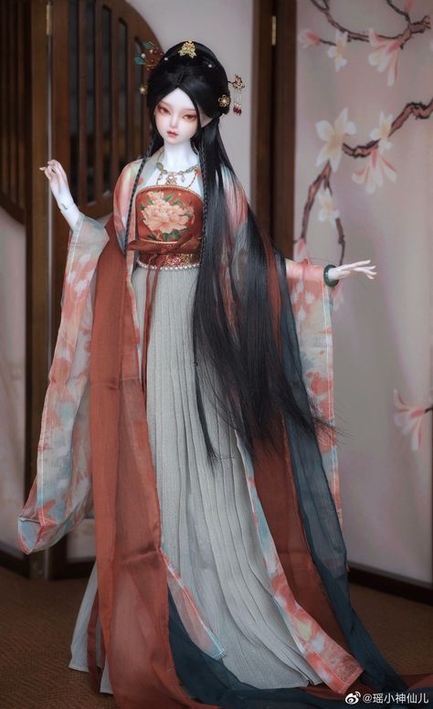 Barbie India, Ancient Dress, Chinese Dolls, Ancient Chinese Clothing, Hanfu Dress, Realistic Dolls, Asian Doll, China Dolls, Beautiful Barbie Dolls