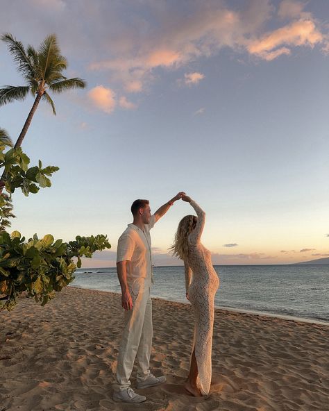 Mom and Dad x 2 🤍 Dad Life Aesthetic, Mom And Dad Aesthetic, Dad Aesthetic, Cute Pregnancy Pictures, Couple Pregnancy Photoshoot, Mommy Goals, Forever Book, Happy Wife Happy Life, Future Love