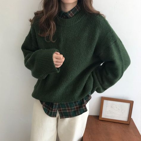 37 Green Academia Aesthetic Outfits That Are Worth Trying - Rozaliee Green Academia Aesthetic Outfit, Green Academia Aesthetic, Green Sweater Outfit, Green Academia, Academia Aesthetic Outfit, Dark Green Sweater, Pullovers Outfit, Plain Sweaters, Academia Outfits