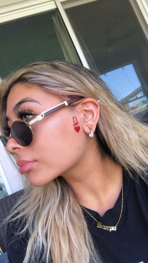 Sideburn tattoo Kirra Heart, Red Queen Tattoo, Rs Tattoo, Red Queen Of Hearts, Queen Of Hearts Tattoo, Face Tats, Side Of Face, Hearts Tattoo, Queen Tattoo