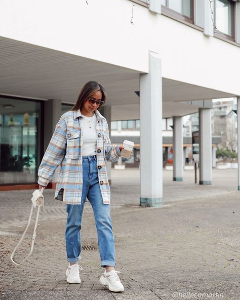 Blue Flannel Jacket Outfit, Light Blue Shacket Outfit, Blue Shacket Outfit Women, Spring Shacket Outfits, Blue Plaid Shacket Outfit, Blue Plaid Jacket Outfit, Blue Shacket Outfit, Shacket Outfit Women Spring, Blue Flannel Outfit Women