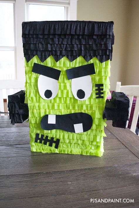 Halloween Piñatas Ideas, Diy Halloween Pinata, Fall Pinata Ideas, Halloween Pinata Ideas, Halloween Pinata Diy, Frankenstein Paper Bag Craft, Diy Halloween Pinata Easy, Halloween Pinatas, Mini Halloween Pinata