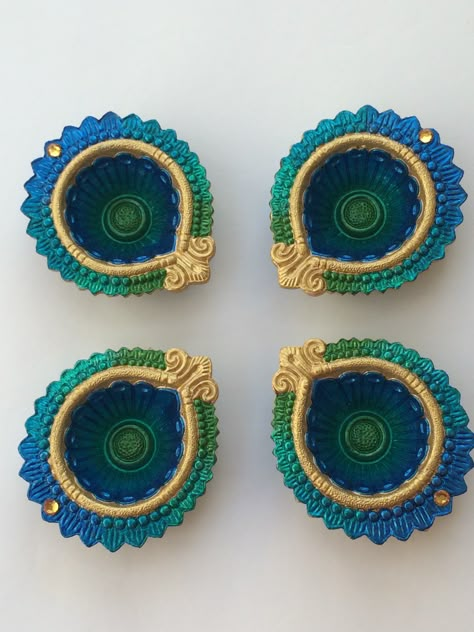 Diya Coloring Idea, Creative Diyas For Diwali, Diwali Panti Painting, Designer Rangoli Designs, Dia Painting Ideas For Diwali, Diwali Diva Design, Diwali Panti Design, Diya Paintings For Diwali Ideas, Painted Diyas For Diwali