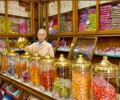 Sweets Images, Candy Store Design, Candy Store Display, Charlie Chocolate Factory, Old School Candy, Candy Photography, Old Candy, Candy Factory, Old Fashioned Candy