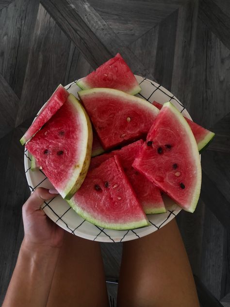 Sandia Aesthetic, Smoothies Watermelon, Freeze Watermelon, Watermelon Desserts, Freezing Watermelon, Aesthetic Watermelon, Watermelon Mocktail, Watermelon Smoothie Recipe, Watermelon Aesthetic