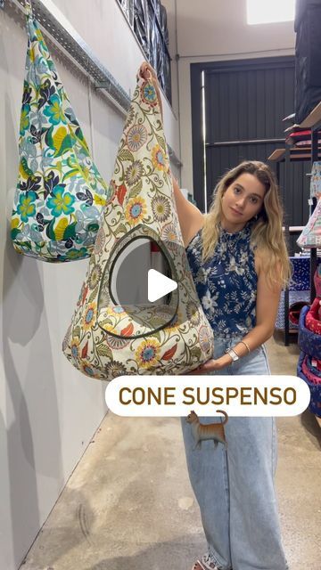 Vitoria Pet 🐕 on Instagram: "Cone suspenso para gatos! 🐈‍⬛ 🐈   O seu “bichano” vai amaaaaar o conforto da caminha, além disso é um ótimo objeto de decoração 🤍 Corre para o link da bio e garanta já!  #reels #explorar #sp #sc #pet #petlover #cat #gato #maedegato #paidegato #gatos" February 22, Animal Decor, Toys, On Instagram