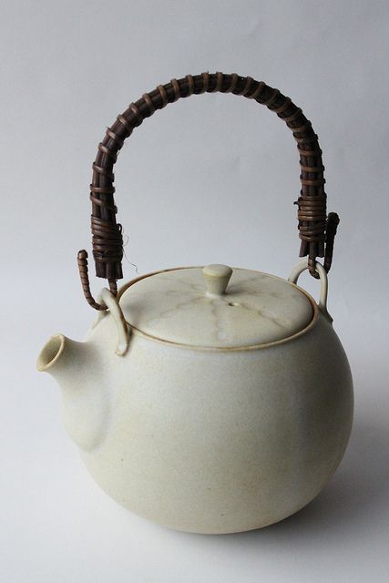 tea pot | Flickr - Photo Sharing! Stoneware Teapot, Teapots Unique, Handmade Teapot, Ancient Pottery, Pottery Teapots, Clay Teapots, Modern Pottery, Coffee Pots, Teapots And Cups