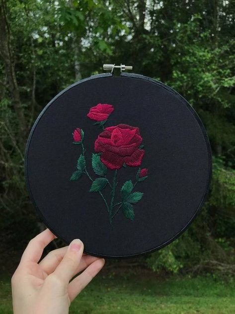 Rose Embroidery Designs, Diy Gift Set, Pola Sulam, Fabric Embroidery, Suit Design, Embroidery Flowers Pattern, Thread Painting, Child Photography, Cute Embroidery