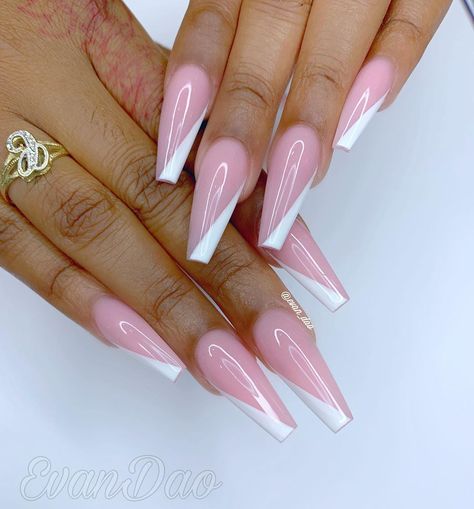 EvanDao on Instagram: “❤️❤️❤️❤️❤️❤️❤️❤️❤️ #blingnails #swarovskicrystals #duncanvillenails #dallasnails #dallasnailtech #cedarhillnails #naildesigns #lanails…” Cute Coffin Nail Designs, V French Tip Nails, Nails Sommer, V French Tip, Nails Shimmer, Unique Manicure, Coffin Nail Designs, Nail Shimmer, Nail Art Designs Summer