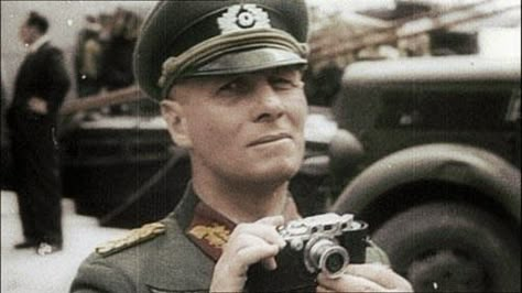 Rommel_with_camera1 Perang Dunia Ii, Erwin Rommel, Ww2 Germany, Desert Fox, Field Marshal, Italian Army, Ww2 Photos, German Soldiers Ww2, German Uniforms