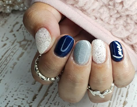 Blue And White Gel Nail Designs, Blue New Years Eve Nails, Navy Blue And Silver Gel Nails, Silver And Navy Blue Nails, Navy And Silver Nails Design, Navy Silver Nails, Winter Nails Blue And White, Nails For 5th Grade, Navy Blue Nails With Silver