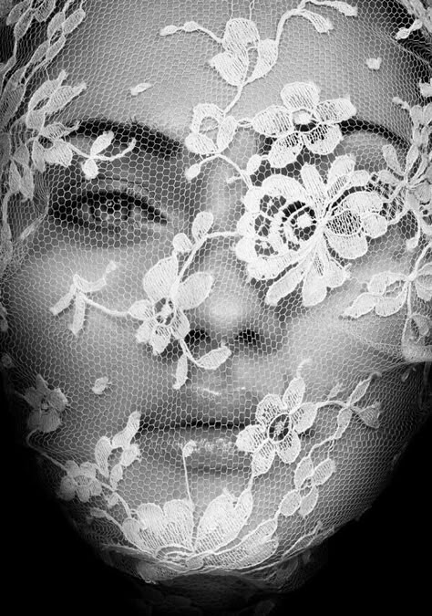 Foto Tips, Bridal Fabric, Wedding Fabric, Black And White Portraits, Monoprint, Black White Photos, White Photos, The Veil, White Photo